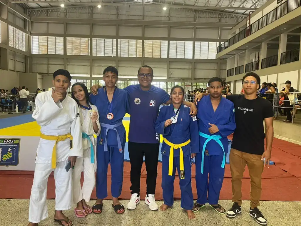 Atletas de amarante no pódio do judô em teresina: Atletas de Amarante com medalhas na Copa Independência de Judô