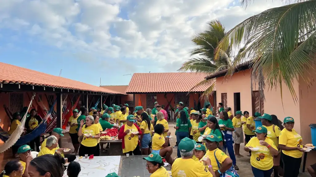 Idosos de amarante no litoral do piauí: Idosos de Amarante em passeio no litoral piauiense