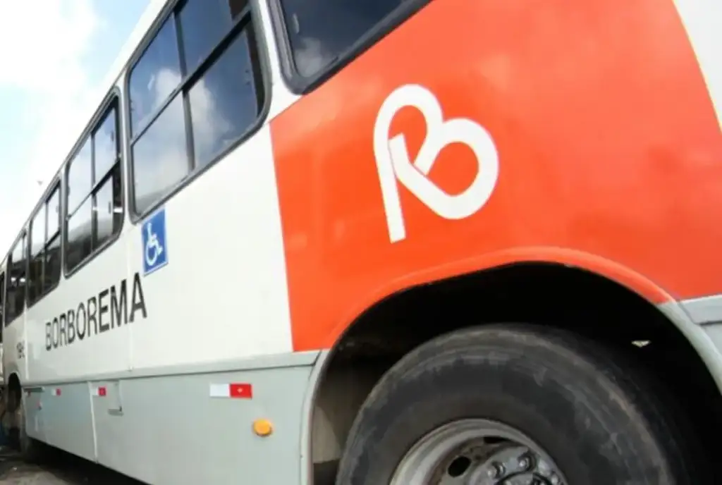 Passageira ferida em ônibus no recife indenização: Ônibus Borborema em Recife após condenação por indenização