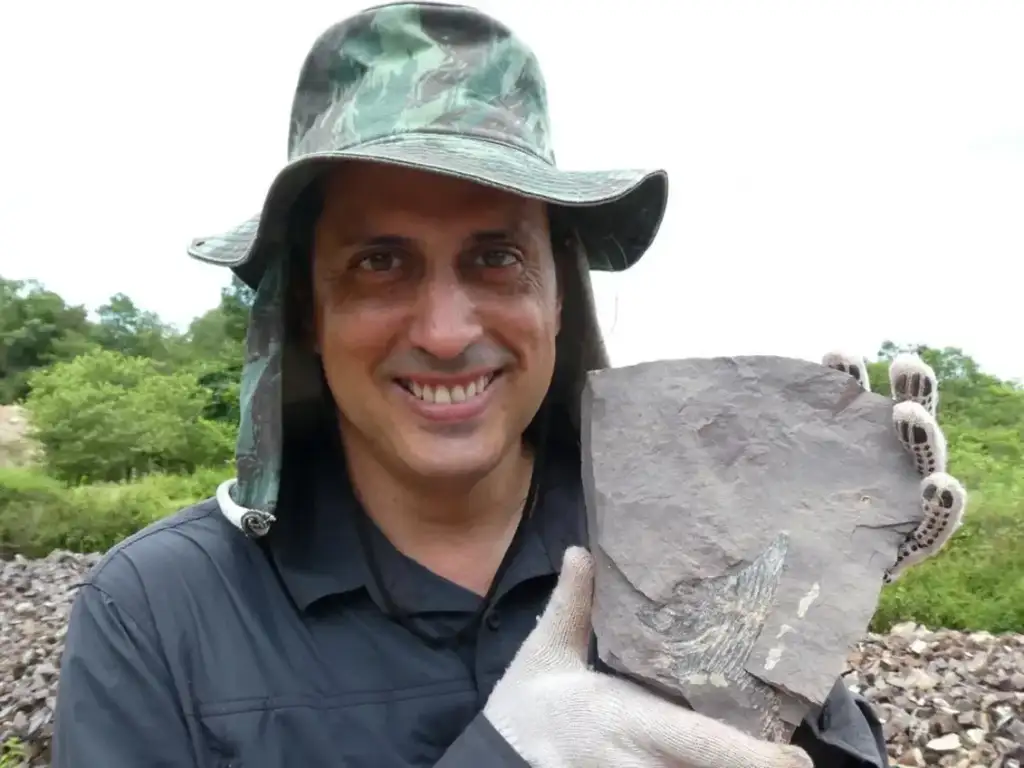 Fóssil de peixe pré-histórico em nazária: Cientista exibe fóssil de peixe pré-histórico Nazaria limnica