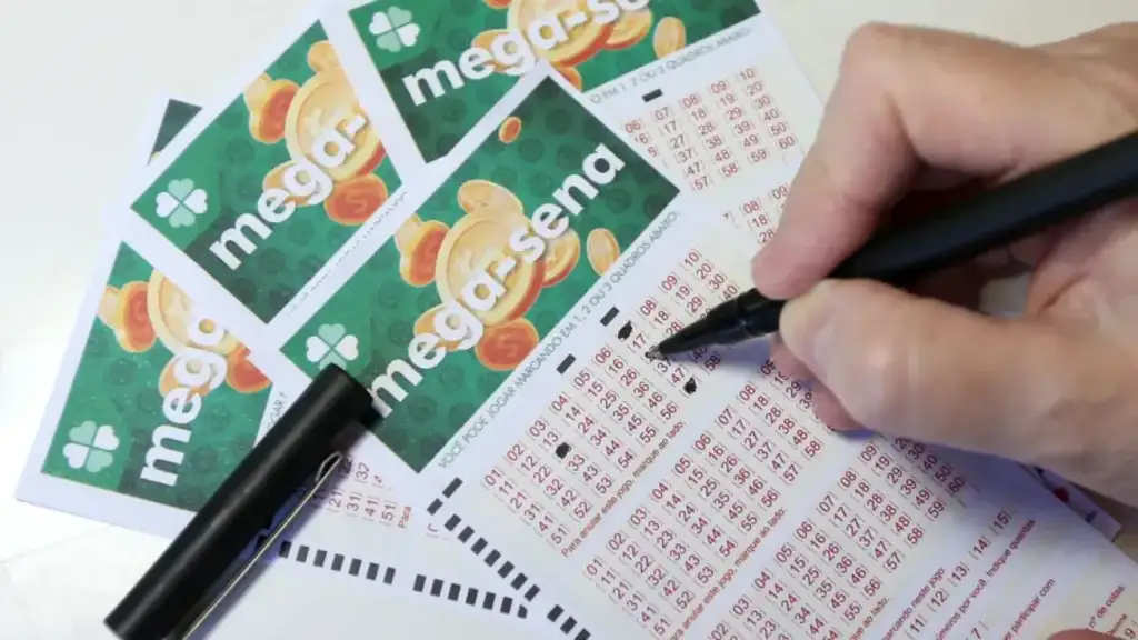 Mega-sena acumulada concurso 3060: Apostador preenche bilhete da Mega-Sena acumulada