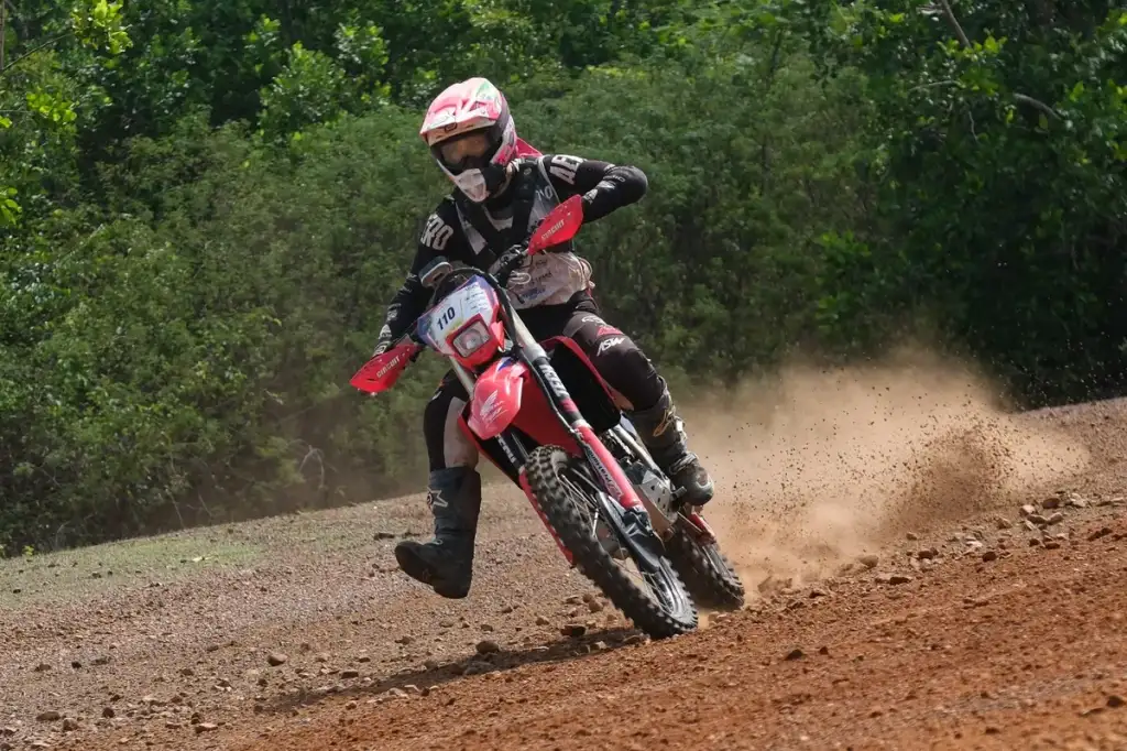 Piloto em ação no 3º Enduro da Amizade Piauí
