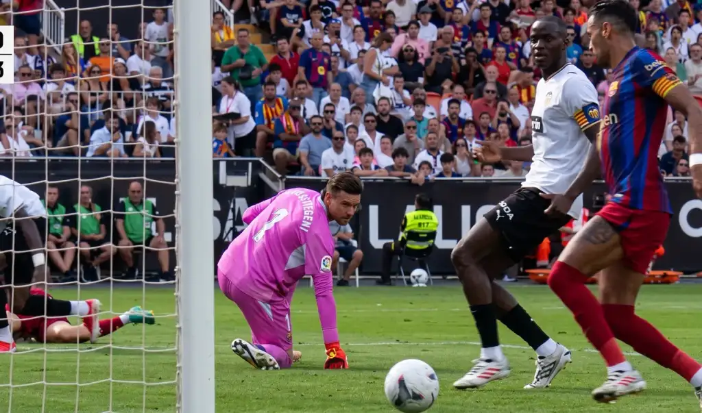 Raphinha artilheiro do campeonato espanhol: Barcelona goleia Valencia no Campeonato Espanhol