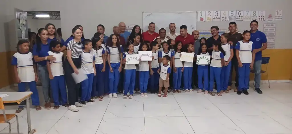 Alunos e autoridades celebram avanços na educação de São Francisco do Maranhão.
