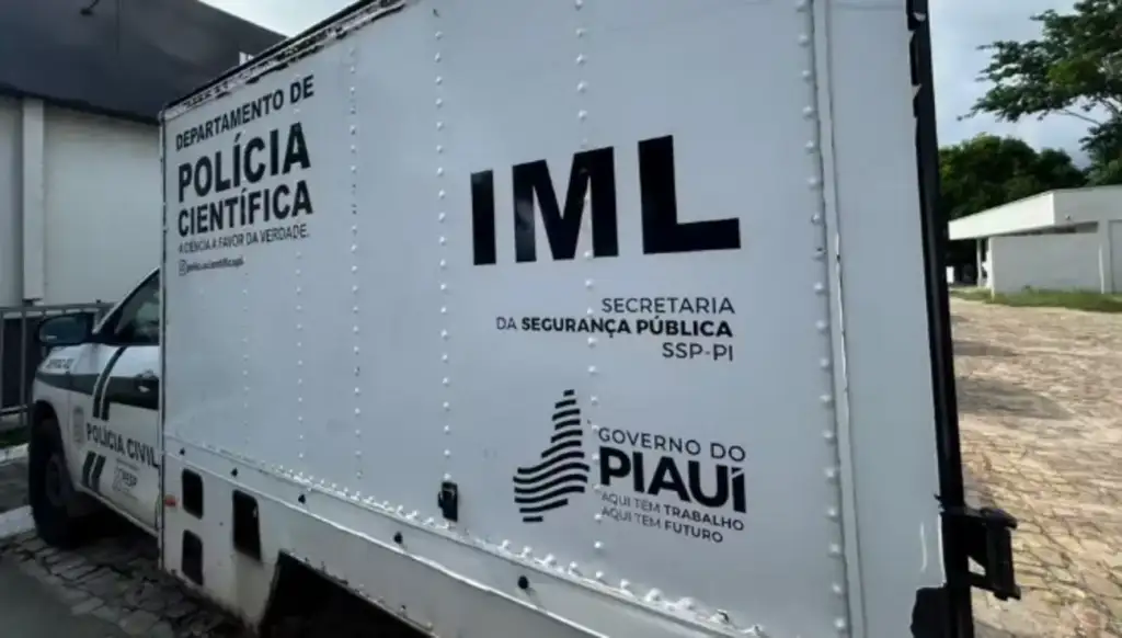 Ataque a tiros em floriano: Veículo do IML Piauí em Floriano após ataque a tiros