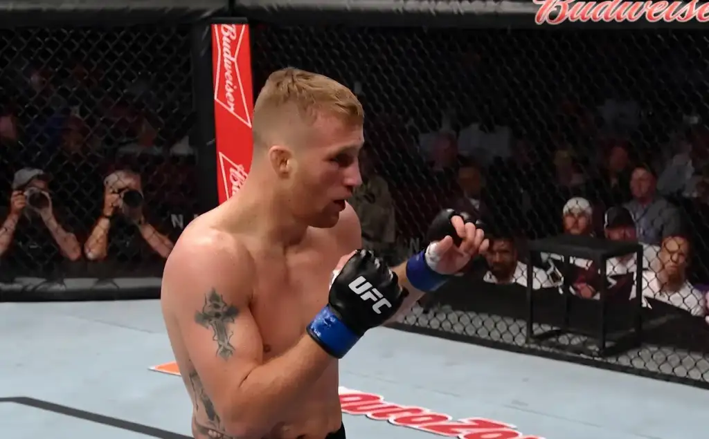 Alvarez contra revanche gaethje topuria: Justin Gaethje no octógono do UFC