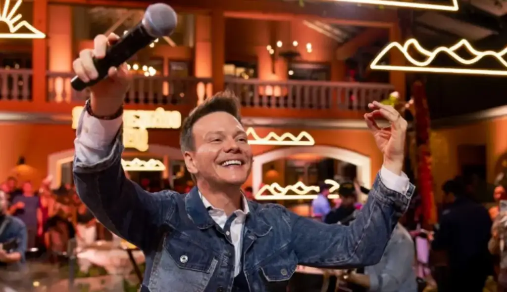 Show michel teló público reduzido vitória: Michel Teló se apresenta em show com público reduzido