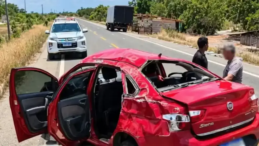 Enfermeira grávida morre na br-402 em morros: Acidente fatal BR-402 Morros carro capotado