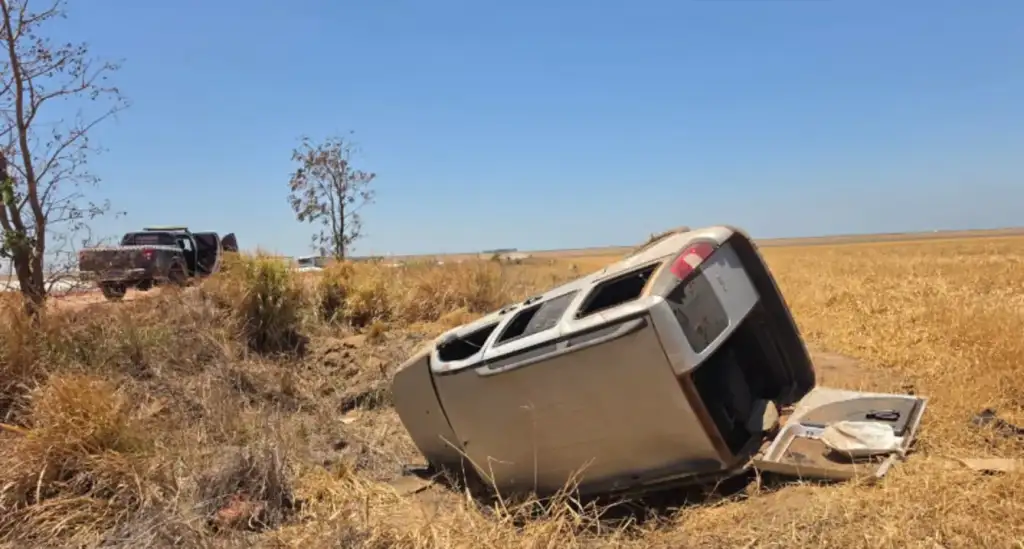 Motorista morre capotamento escolar uruçuí: Minivan escolar capotada acidente PI-391 Uruçuí Piauí