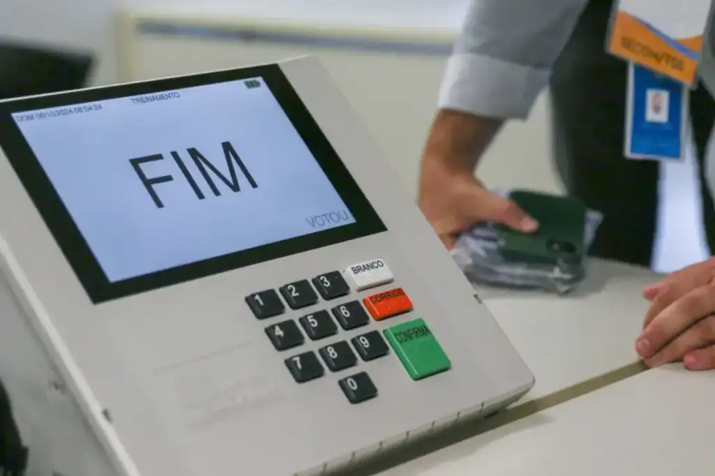 Locais de votação em são francisco do maranhão: Máquina de votação eletrônica em seção eleitoral do Maranhão