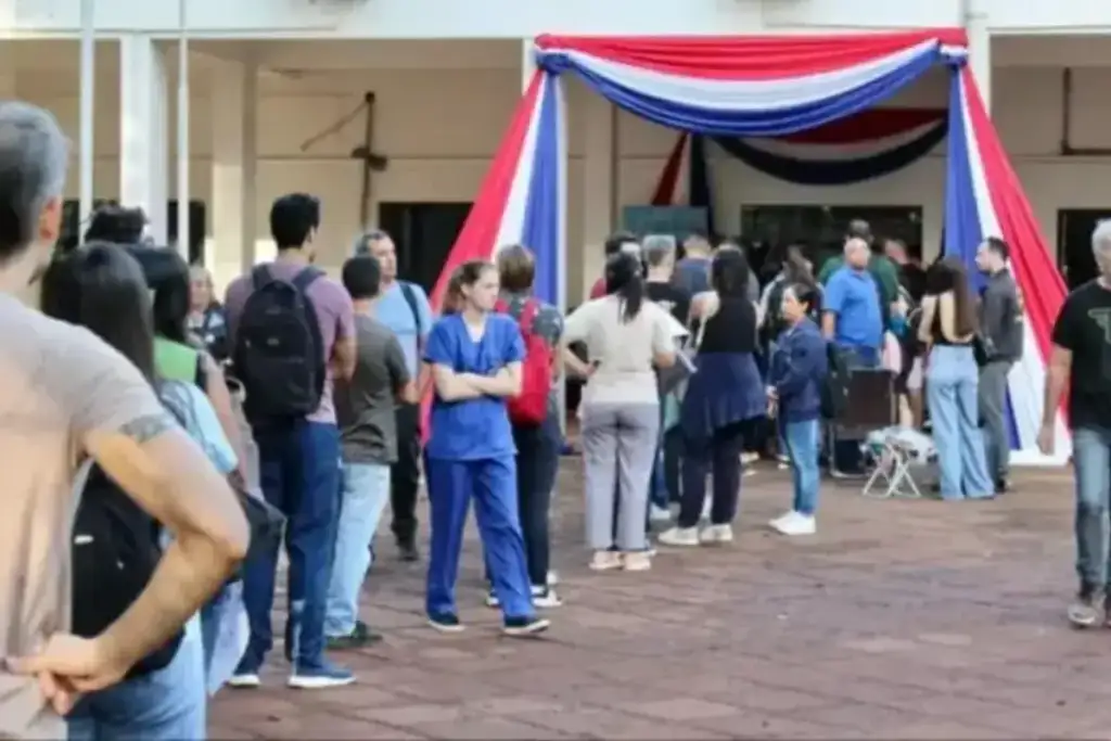 Empresas brasileiras expandem para o paraguai: Pessoas em evento no Paraguai sobre expansão de empresas brasileiras