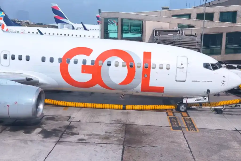 Gol cancela voo por falha técnica véspera de eleição: Avião GOL em aeroporto após falha técnica