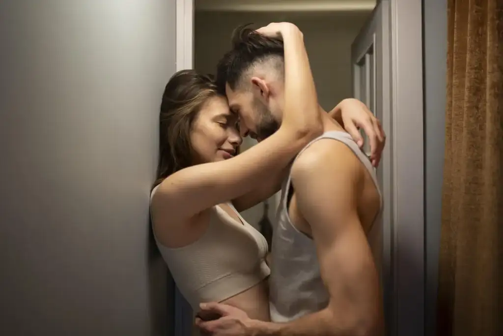 Casal desfrutando de momentos íntimos