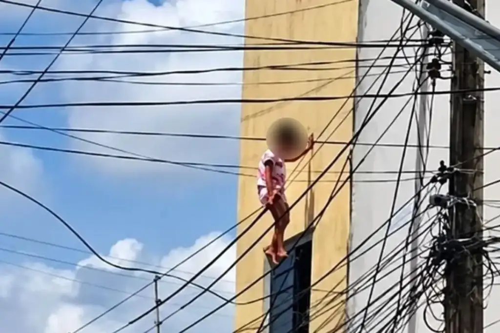 Policial resgata menina presa em fios delmiro gouveia: Menina pendurada em fios elétricos após queda de janela
