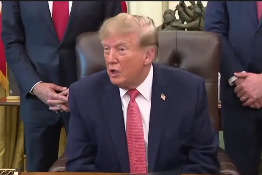 Trump critica eleição brasileira após chegada de Flávio Bolsonaro