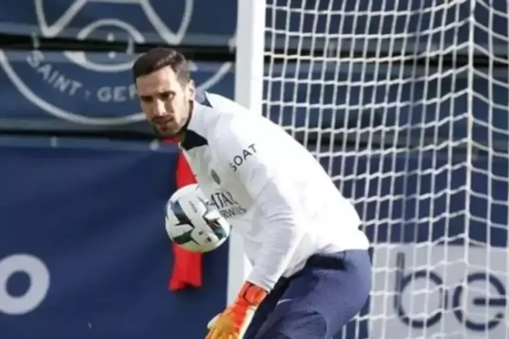 Sergio rico assaltado em sevilha: Ex-goleiro Sergio Rico em campo após assalto violento