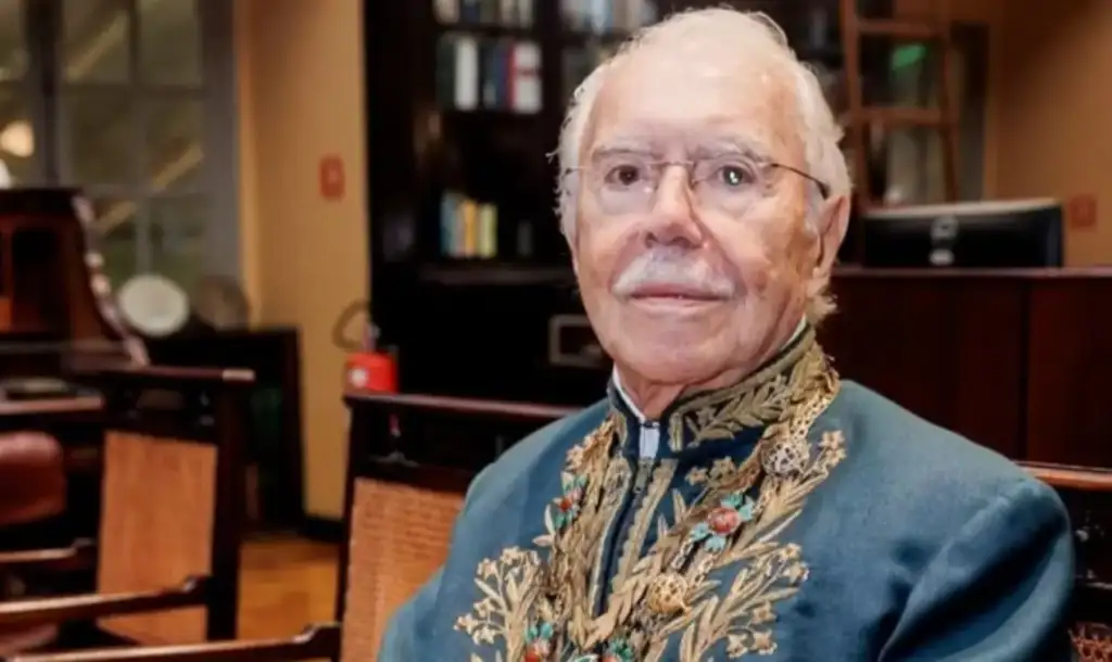 Sarney internado desconforto abdominal são luís: Ex-presidente José Sarney internado em São Luís
