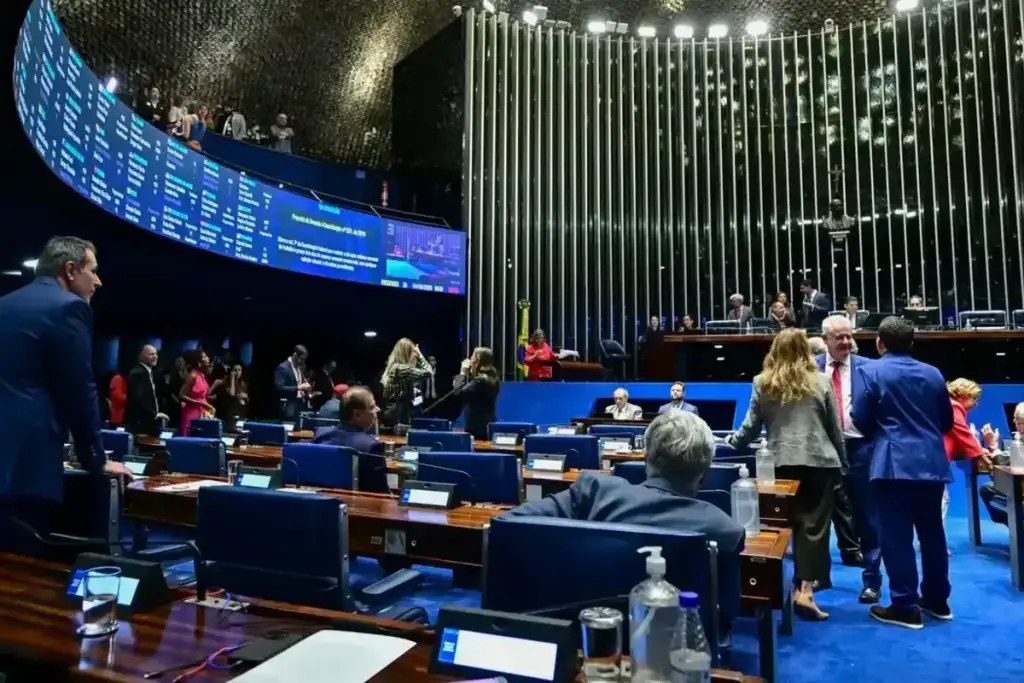 Fim da escala 6x1 jornada 40 horas: Senado Federal aprova redução jornada trabalho Brasília