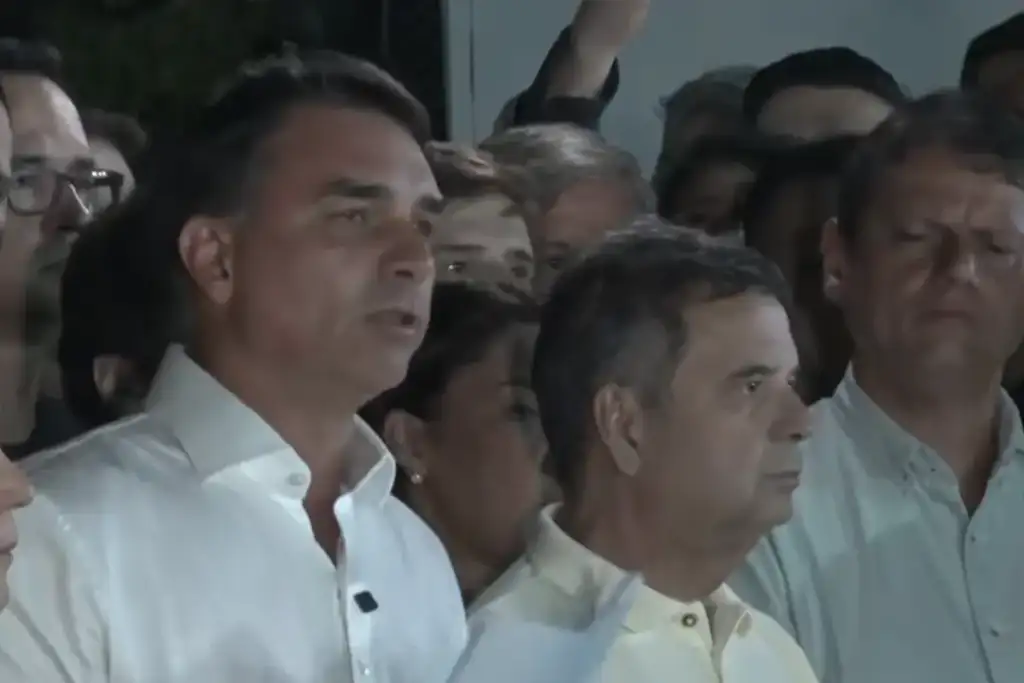 Flávio bolsonaro pede anulação eleição 2026: Jair Bolsonaro em declaração pública em Brasília