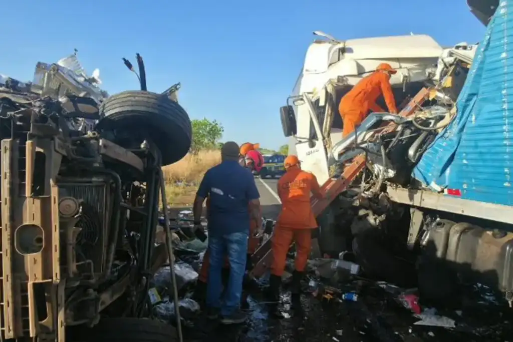 Colisão de caminhões na br-343 campo maior: Colisão de caminhões na BR-343 em Campo Maior