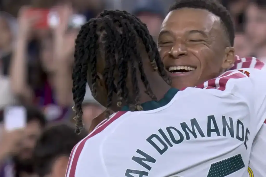 Real madrid vence barcelona no camp nou: Mbappé celebra gols do Real Madrid contra Barcelona