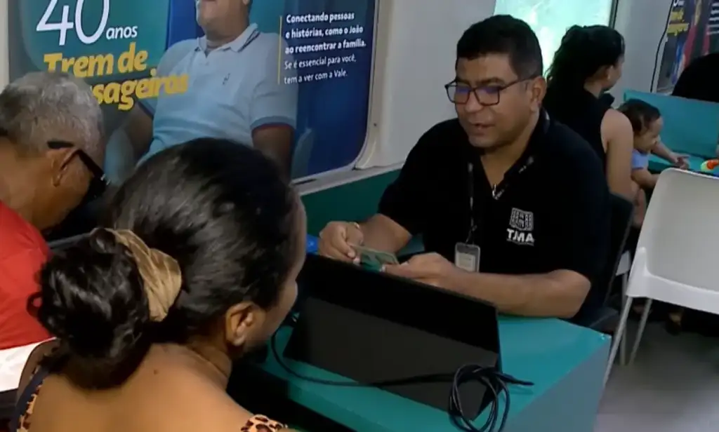 Vagão da conciliação trem maranhão: Servidor do TJMA atende passageira no Vagão da Conciliação